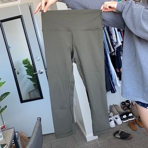 Lulu Lemon Wander Under